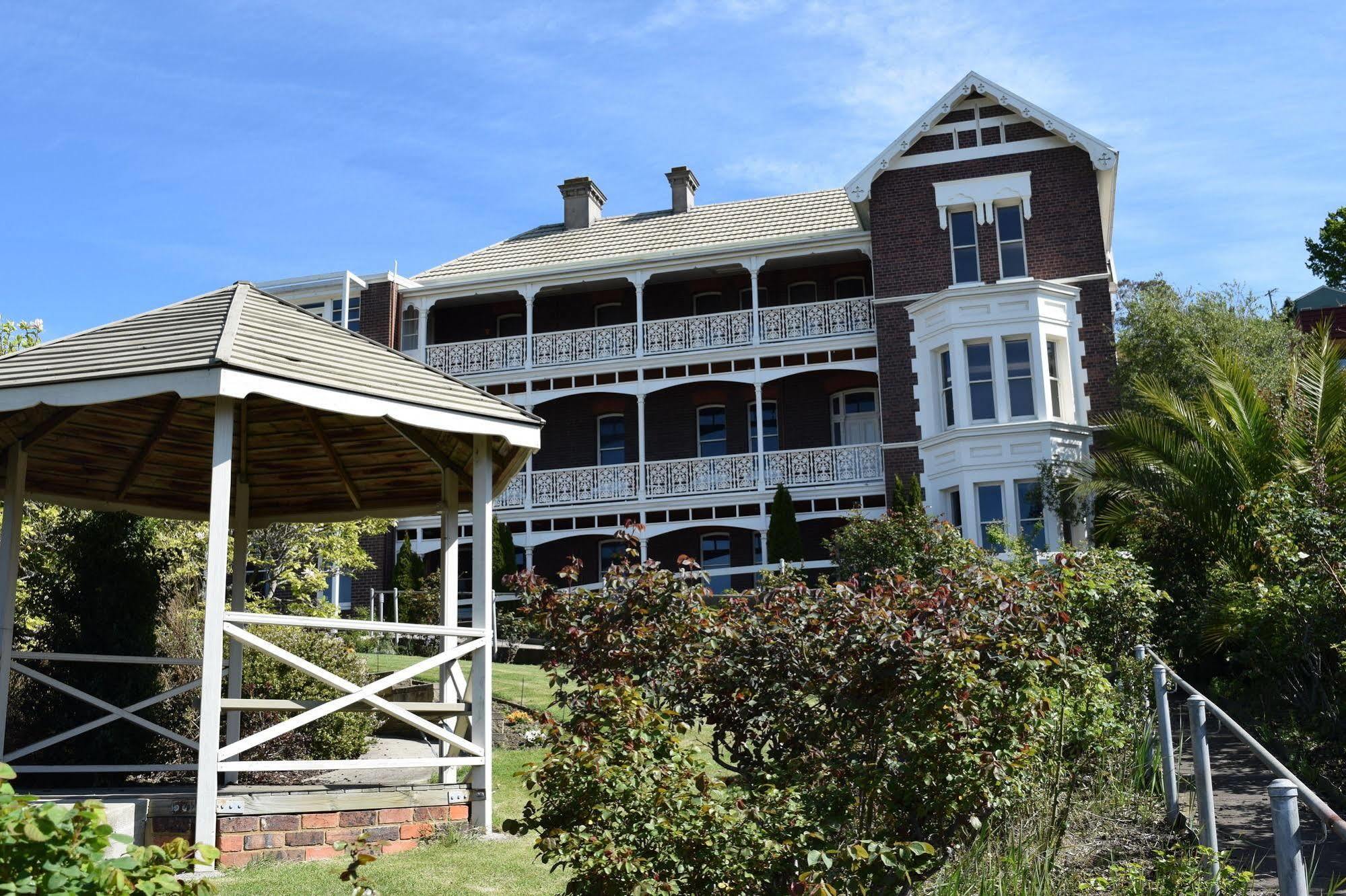 Auldington Hotel Launceston Exterior photo
